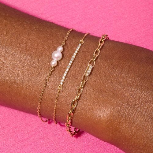 TRIPLE PEARL BRACELET FULL LOOK