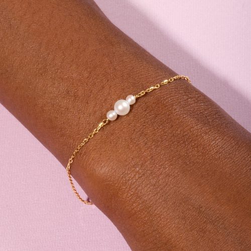 TRIPLE PEARL BRACELET ON BODY