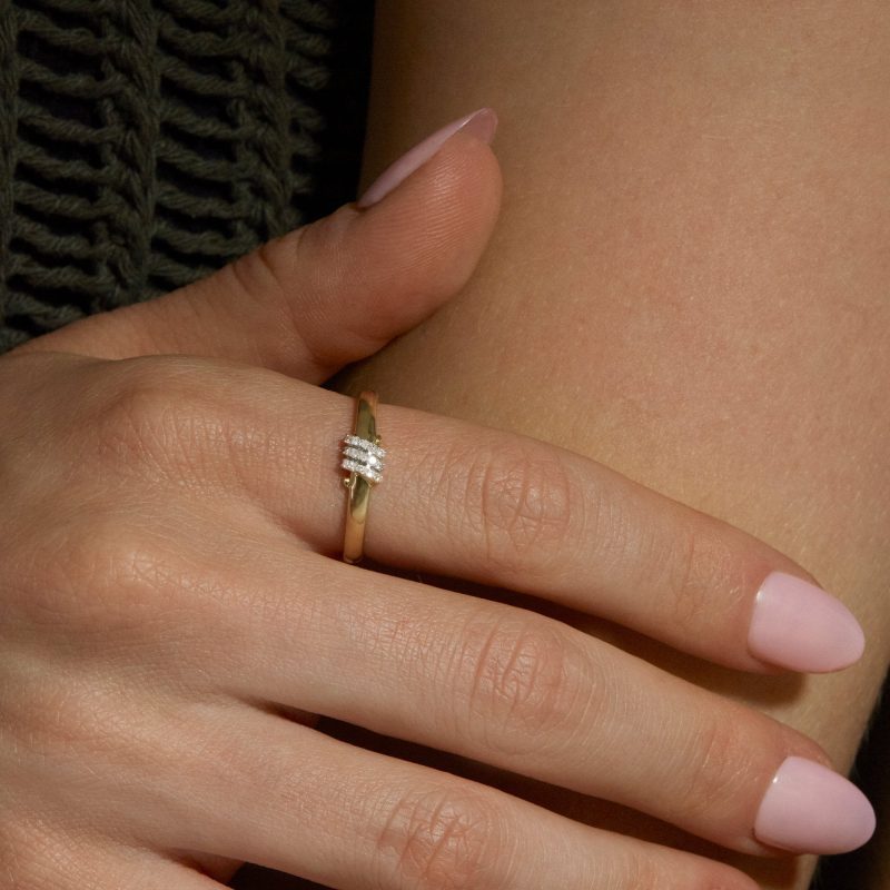 TWINKLING TWINE PAVE RING ON BODY