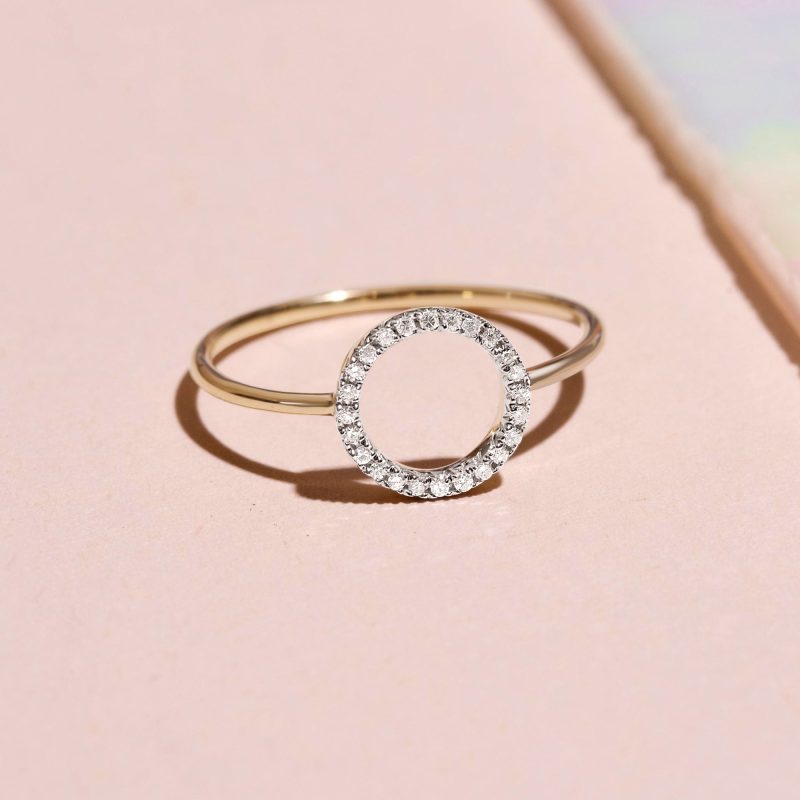 WELL ROUNDED DIAMOND RING EDITORIAL